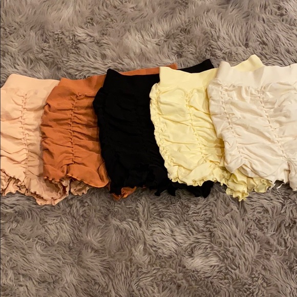 🌺free people Ruched seamless pliseah short - Picture 5 of 17